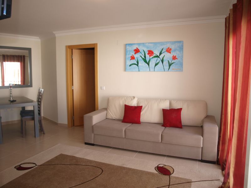 Apartamento T1, com piscina, churrasco e garagem