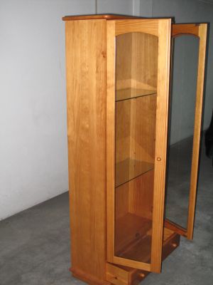 VENDE BONITO MÓVEL VITRINE EM PINHO MEL MACIÇO