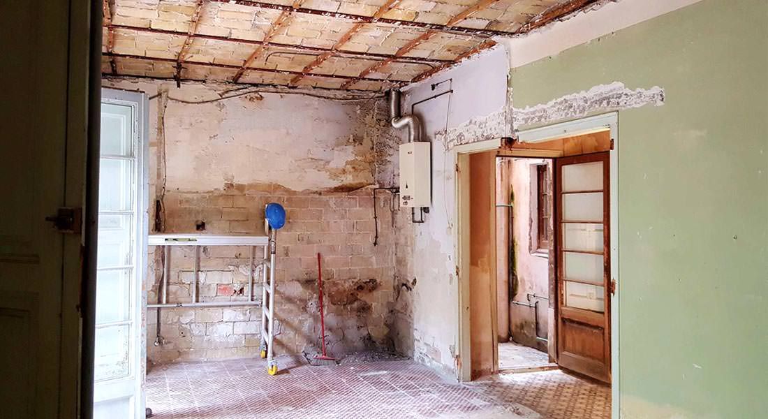 Trolhas e Pintores para Reformar sua Casa Construções de Moradias Restauros e Recuperações