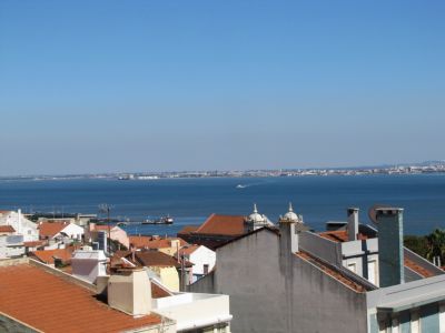 Vendo Apartamento c/ 2 quartos fantástica vista sobre o Rio Tjo e a Cidade