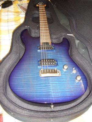 Guitarra Yamaha em óptimo estado, com estojo (preço negociável)