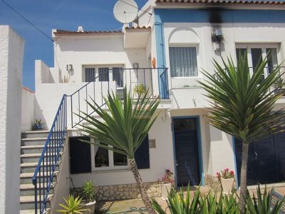 Moradia T3 com 2 apartamentos, T1 e T2, garagem, jardim e terreno