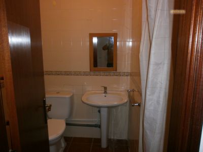 Aluga se quarto tipo T0 em moradia  frente à Universidade do Algarve - Gambelas - Faro 