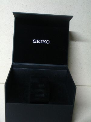 Vendo caixa relógios Originais – NOVAS