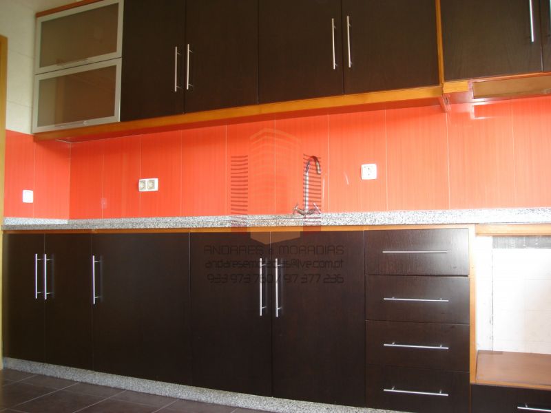 [1271F] T3+1 renovado à rotunda de  Stº Ovídeo