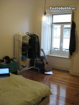 aluga-se QUARTO nos ANJOS