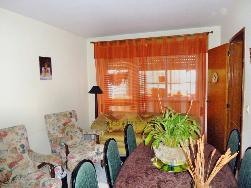 [1353F] T2 excelente estado – Vila D’Éste - Bom Estado