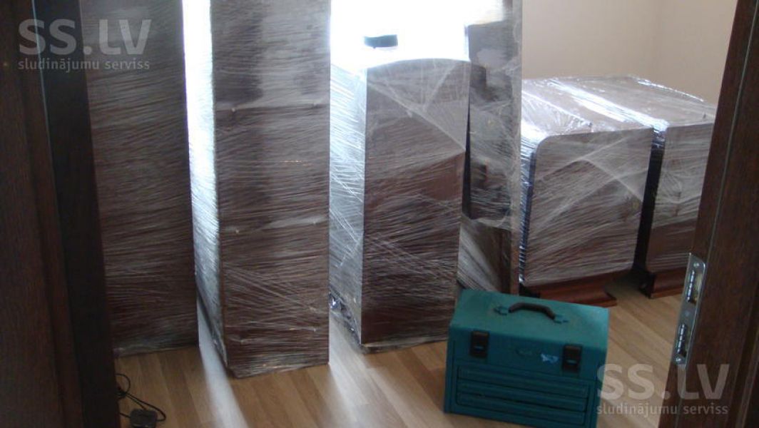 24horas por dia excelentes serviços de mudanças e transportes 