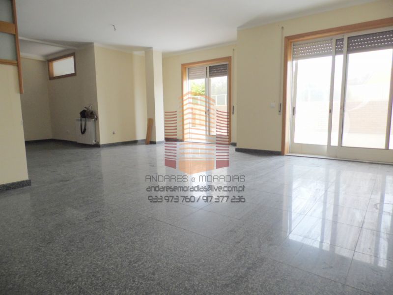 [6898] T4 Duplex, terraço, à praia Madalena