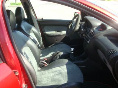 PEUGEOUT 206 