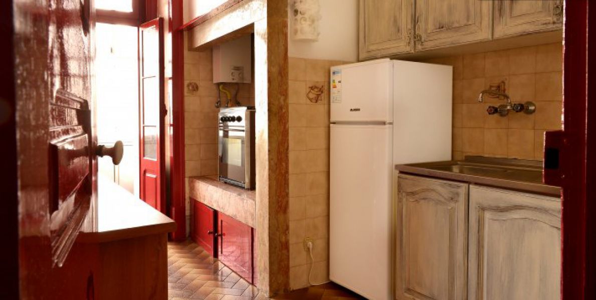 Quarto com Cama de Casal e Frigorifico nos Anjos/Picoas com despesas