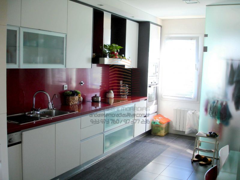 [1264F] T4 luxo, jardim com riacho, ginásio, domótica – Boas acessibilidades