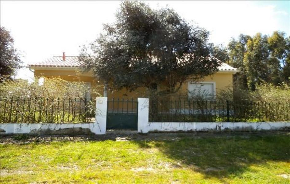 Costa de Prata, moradia T3 a poucos minutos da praia e da Lagoa de Óbidos.  Com uma área de 123m², a