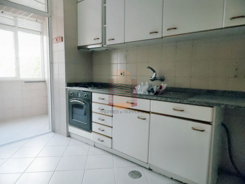 [2458RT] Bom T2 + lugar de garagem zona Meirão.