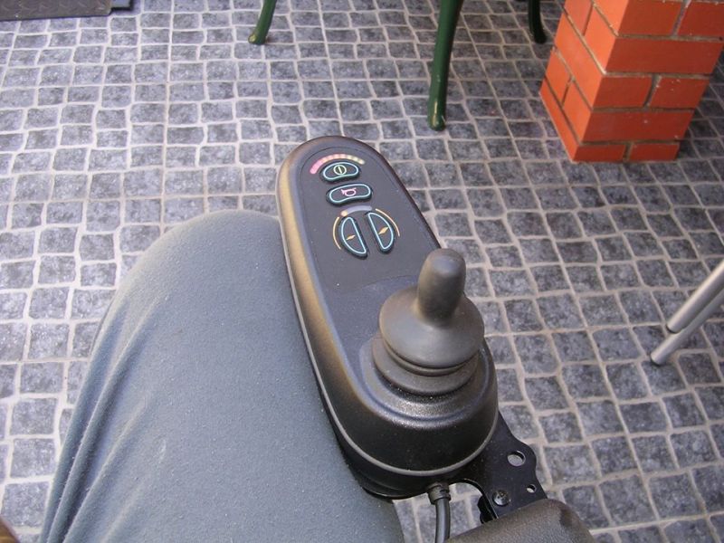 Cadeira de 6 Rodas Eléctrica HULA / QUICKYE, com Joystick (NOVA)