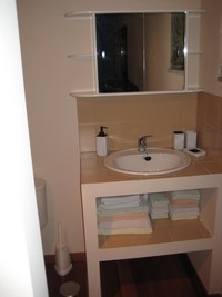 Alugo T0 mobilado com água, luz e condomínio incluído 