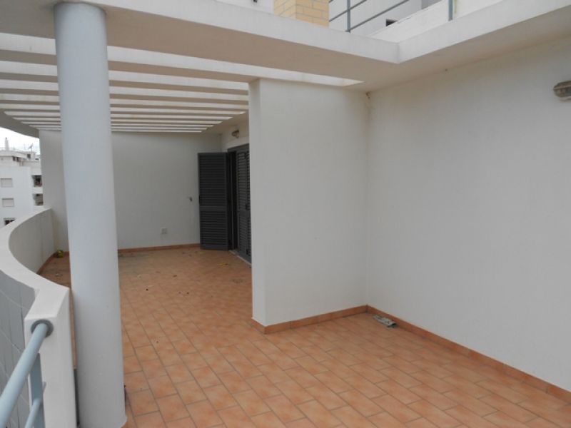 Apartamento T1 Novo no 3º andar com varanda de 20m 