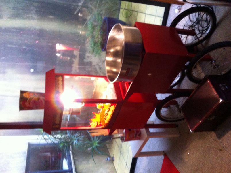 Maquinas pipocas e algodão doce com carrinho