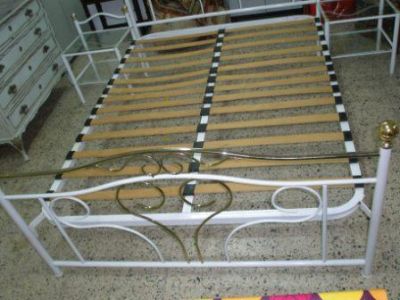 Cama de Casal em Latão c/ 2 Mesas de Cabeceira