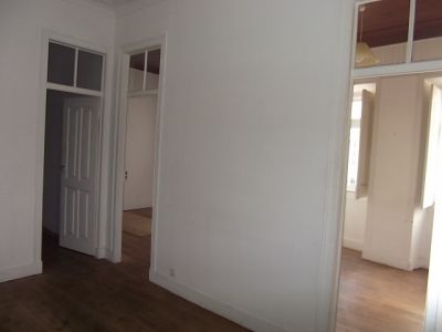 T3 , No Centro de CALDAS DA RAINHA Para Arrendar,  Renovado.   