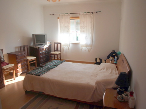 Costa de Prata moradia T3 em Caldas da Rainha, como nova. R/chão com cozinha e sala de refeições em 