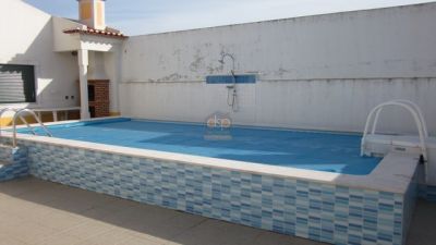 Moradia T3 com piscina e jardim na linda vila de Óbidos