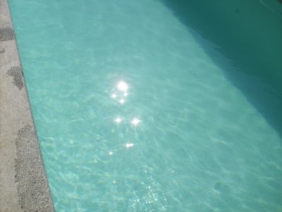 TRATAMENTOS E MANUTENÇÃO DE PISCINAS