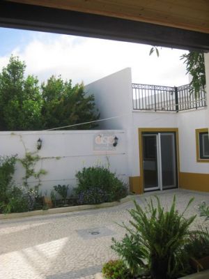 Moradia T3 com garagem, jardim e  anexo