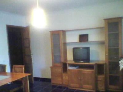 Aluga-se quarto a rapariga em Leiria