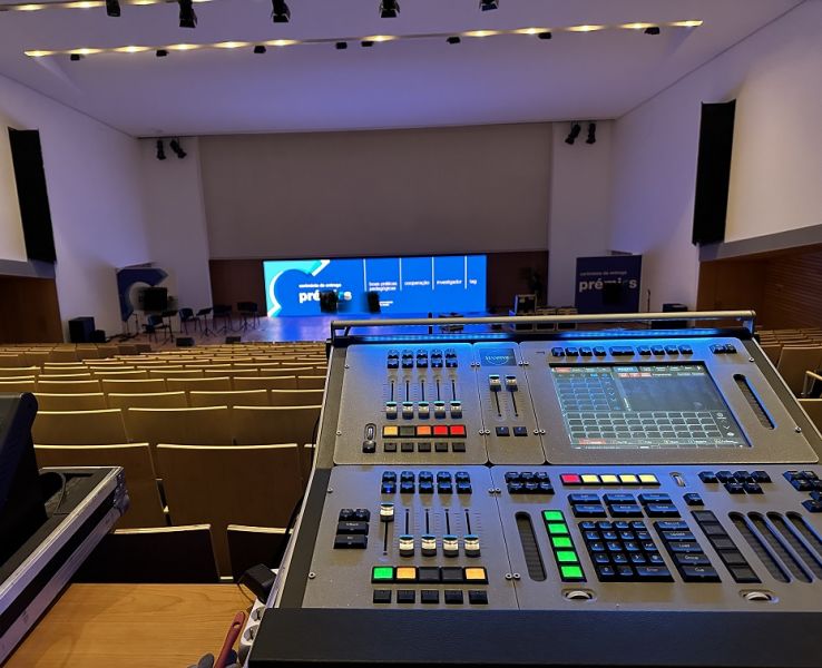 Mesa de Luz de controle até 16.384 máquinas com Retrofit Kit instalado