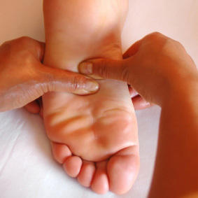 FAÇO VARIOS TIPOS DE MASSAGENS SO A SENHORAS 913840082