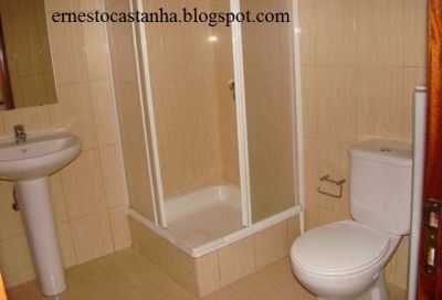 Aluga-se apartamento T4 com excelentes áreas a 2 minutos do McDonalds , escola das Laranjeiras 