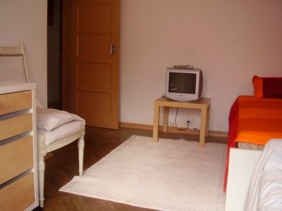 Aluga-se 2 Quartos Almada ( centro/metro )