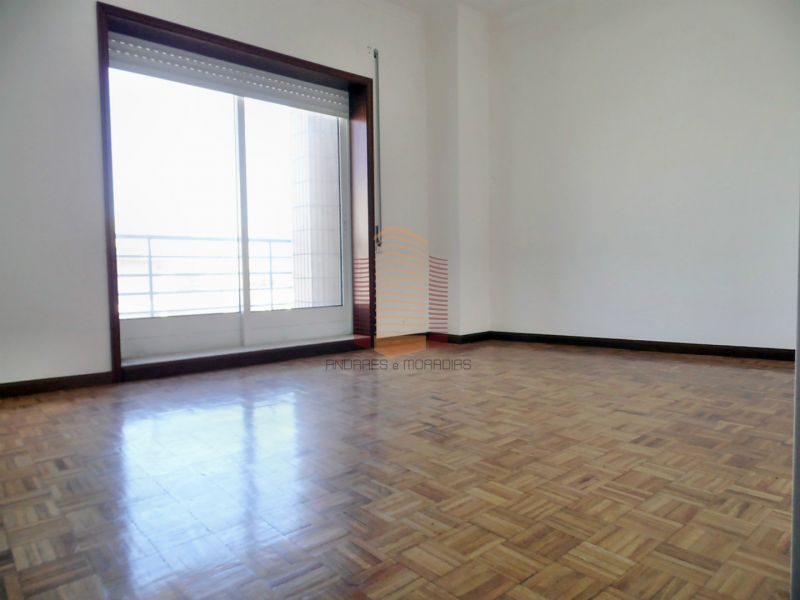 [1219F] T2 em cond. Fechado – 100% financiado [vales oferta para pintura]