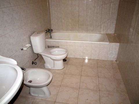 Apartamento T2 em bom estado de conservação,  Perto do centro de saude em Caldas da Rainha,  Ao nive