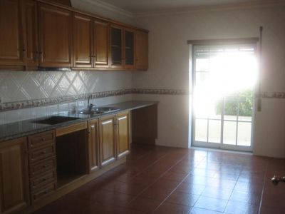 Excelente apartamento T3, sótão e garagem para 2 carros. Marinha Grande