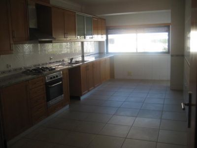 Excelente apartamento T3 Duplexcom 145m2 e Duplex com 90m2 e garagem individual. Mª Grande