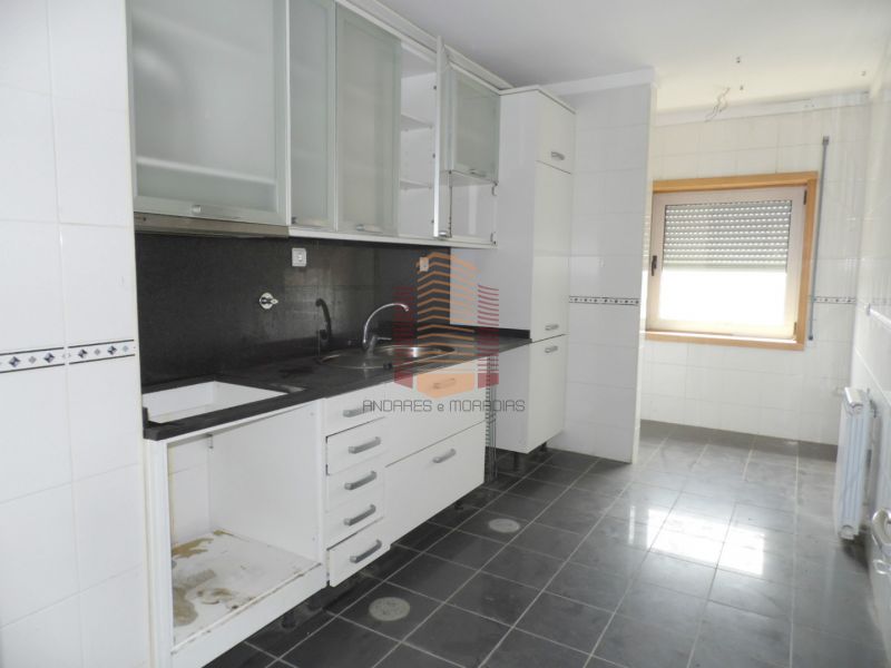 [6829] T2+1 (T3) Triplex, prx Escola Secundária