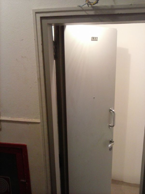 Porta acústica em madeira para isolar ruídos dentro do ambiente. RJ