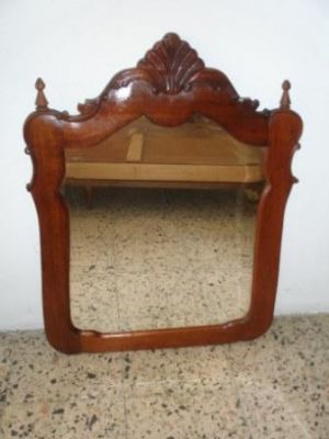 Espelho de Pendurar em Madeira de Mogno