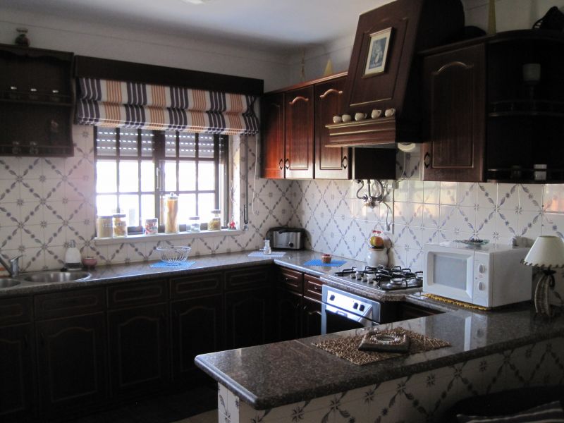 Aluga-se moradia no Vimeiro