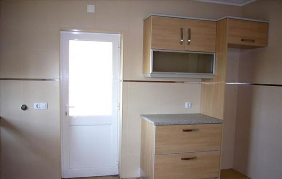 Moradia Geminada com 4 assoalhadas,numa aldeia a 12 minutos da praia. Área bruta 145 m², Garagem, sa