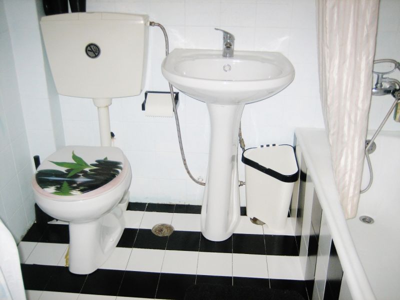 Quarto Independente Solteiro Laranjeiro -Almada