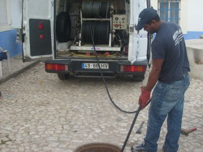 Alta Pressão - Limpa Chaminés - Desentupimentos - Desinfestação