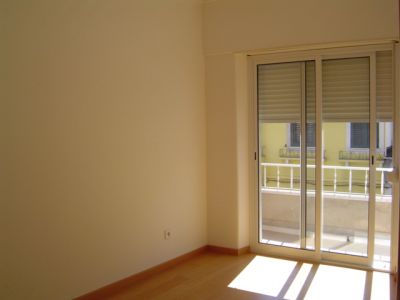 Aluga se T2 renovado