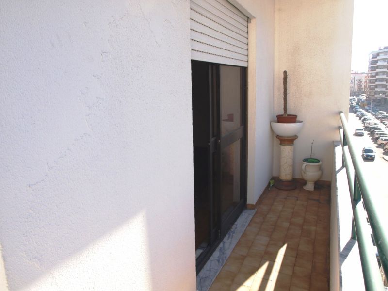 Apartamento T2 no centro da cidade, com cozinha semi equipada e com despensa, sala com lareira, 2 qu