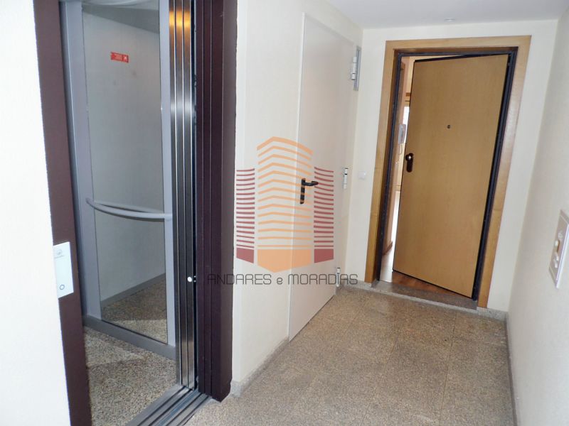 [3994/F] T0 recente em plena AV. Fernão Magalhães.