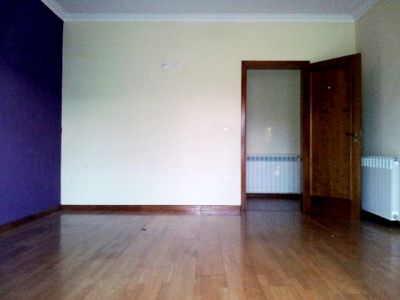 Moradia V3 com 6000m2 de Terreno Murado