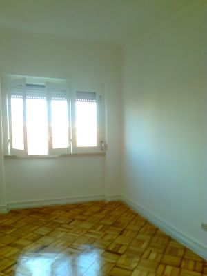 Arrenda-se T3 Av. de Roma