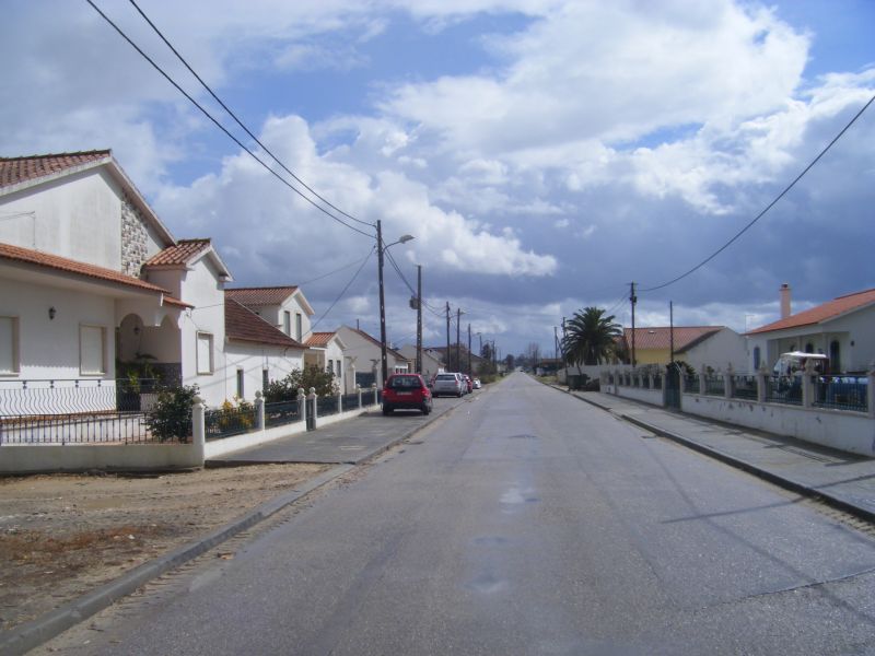 Quintal + Casa Barata
